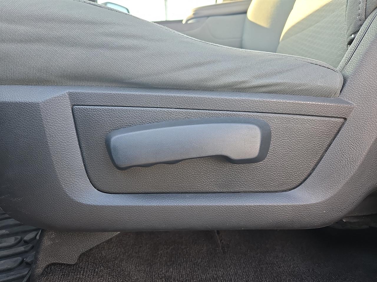 RAM 1500 Tradesman Crew Cab SWB 4WD 2017