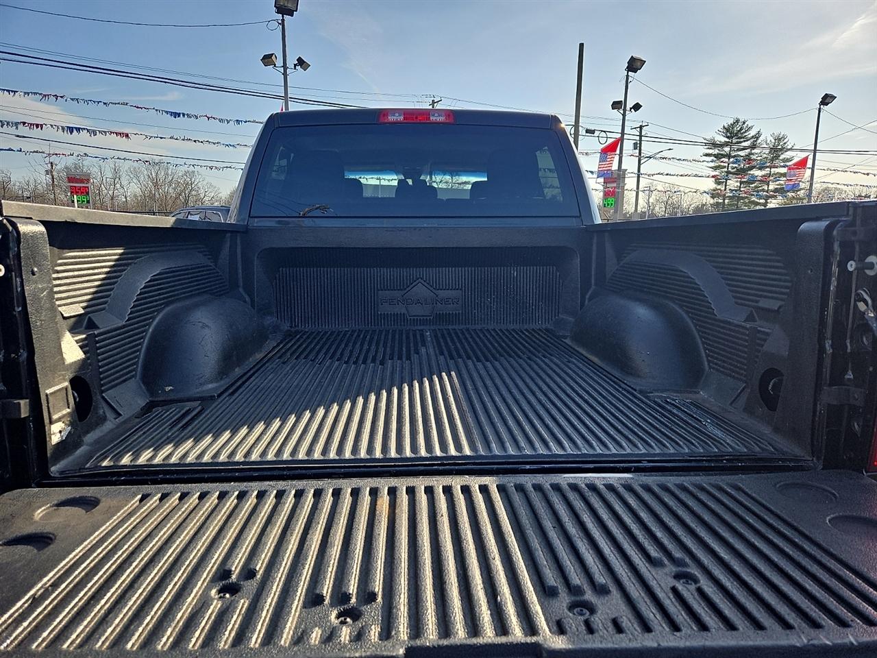 RAM 1500 Tradesman Crew Cab SWB 4WD 2017