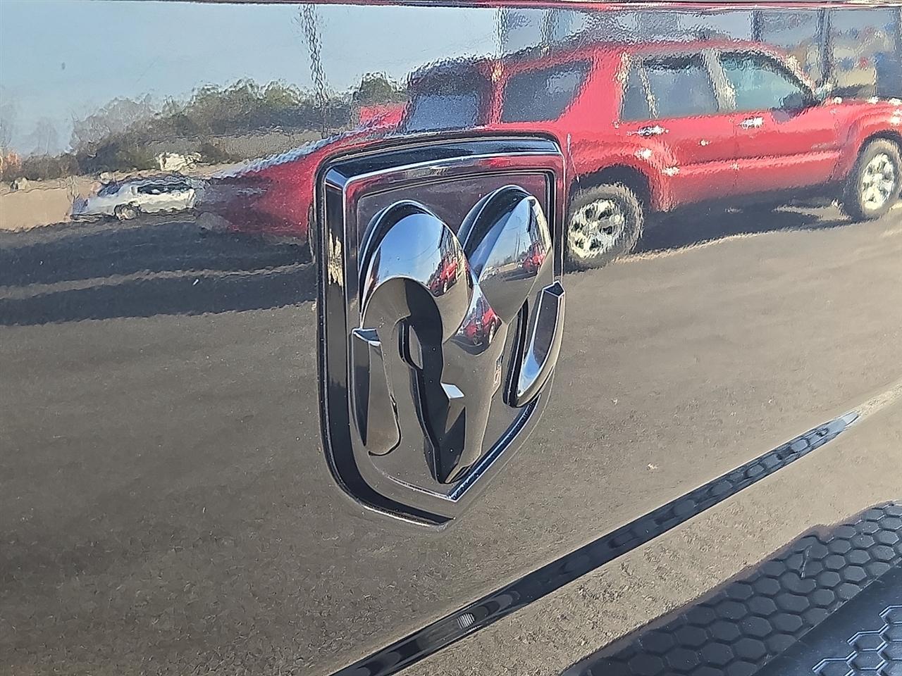 RAM 1500 Tradesman Crew Cab SWB 4WD 2017