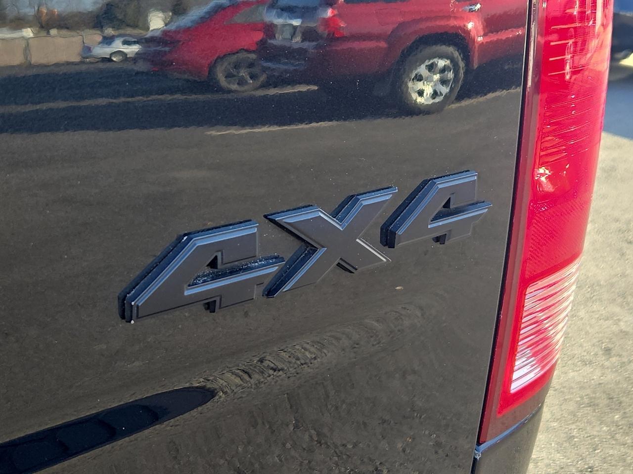 RAM 1500 Tradesman Crew Cab SWB 4WD 2017