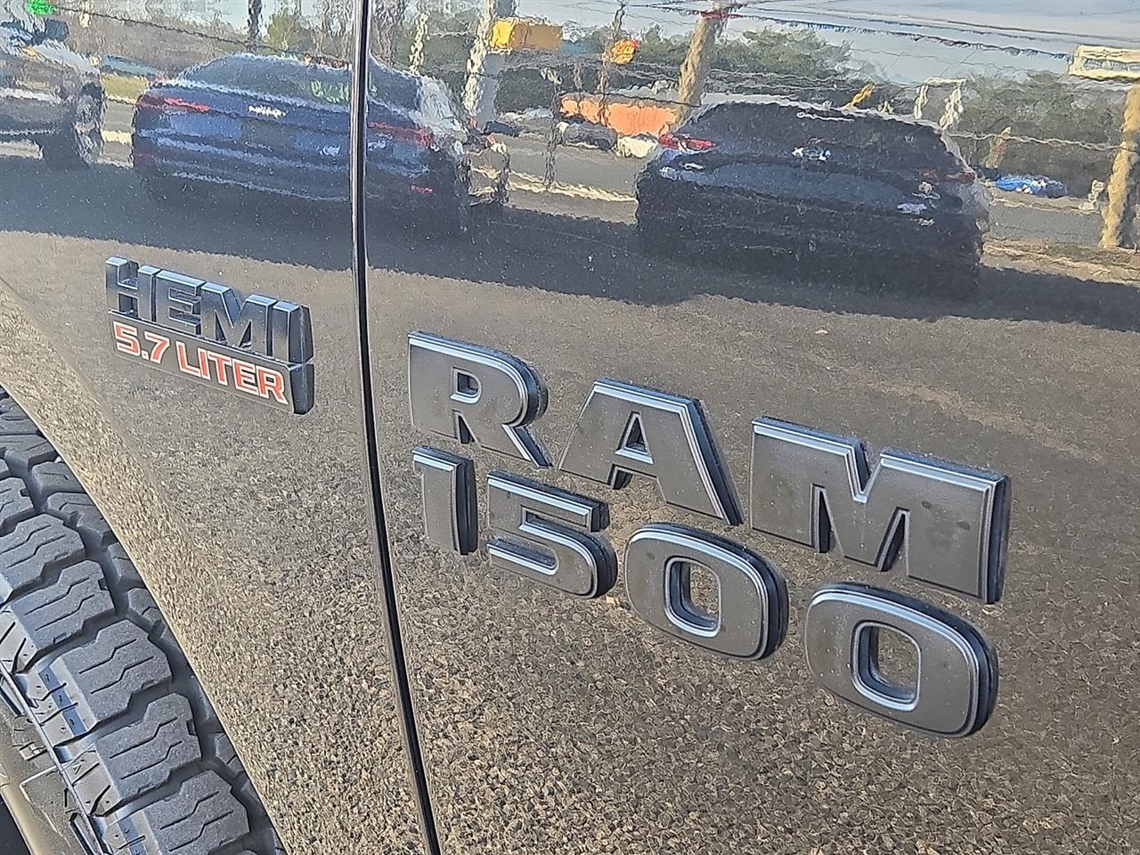 RAM 1500 Tradesman Crew Cab SWB 4WD 2017