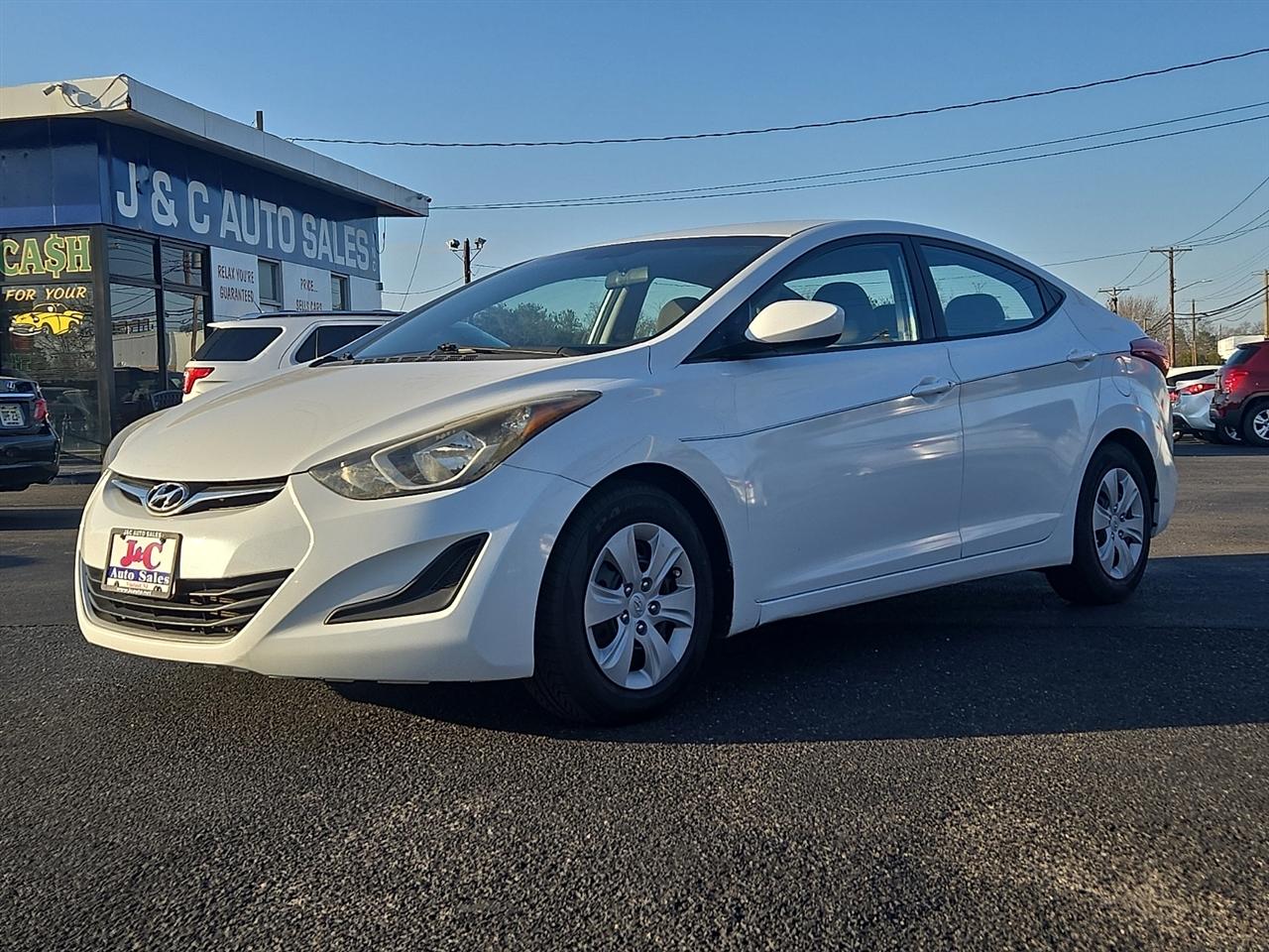 Hyundai Elantra SE 6AT 2016