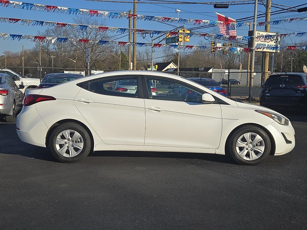 Hyundai Elantra SE 6AT 2016