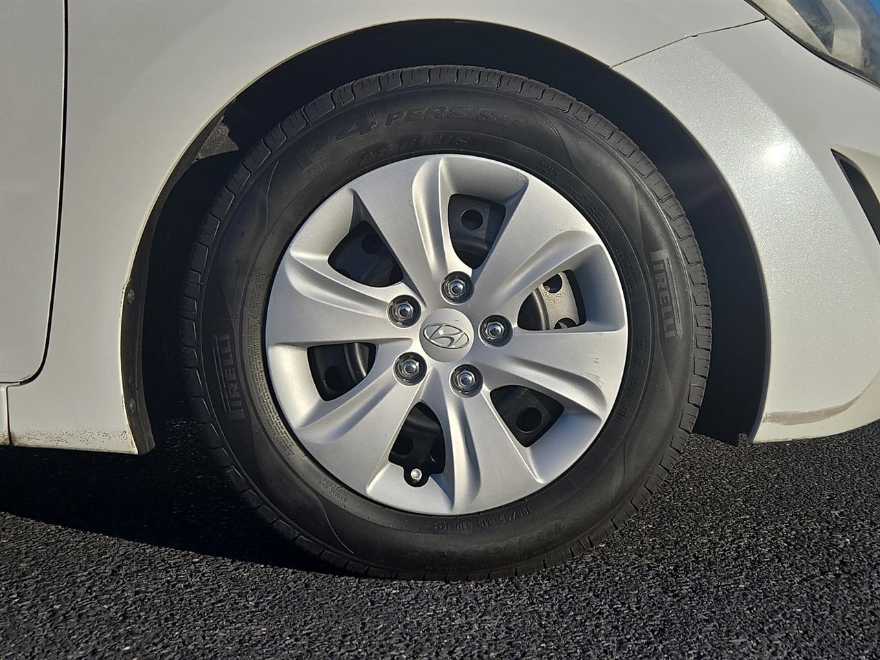 Hyundai Elantra SE 6AT 2016