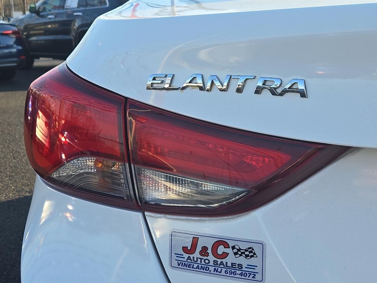 Hyundai Elantra SE 6AT 2016