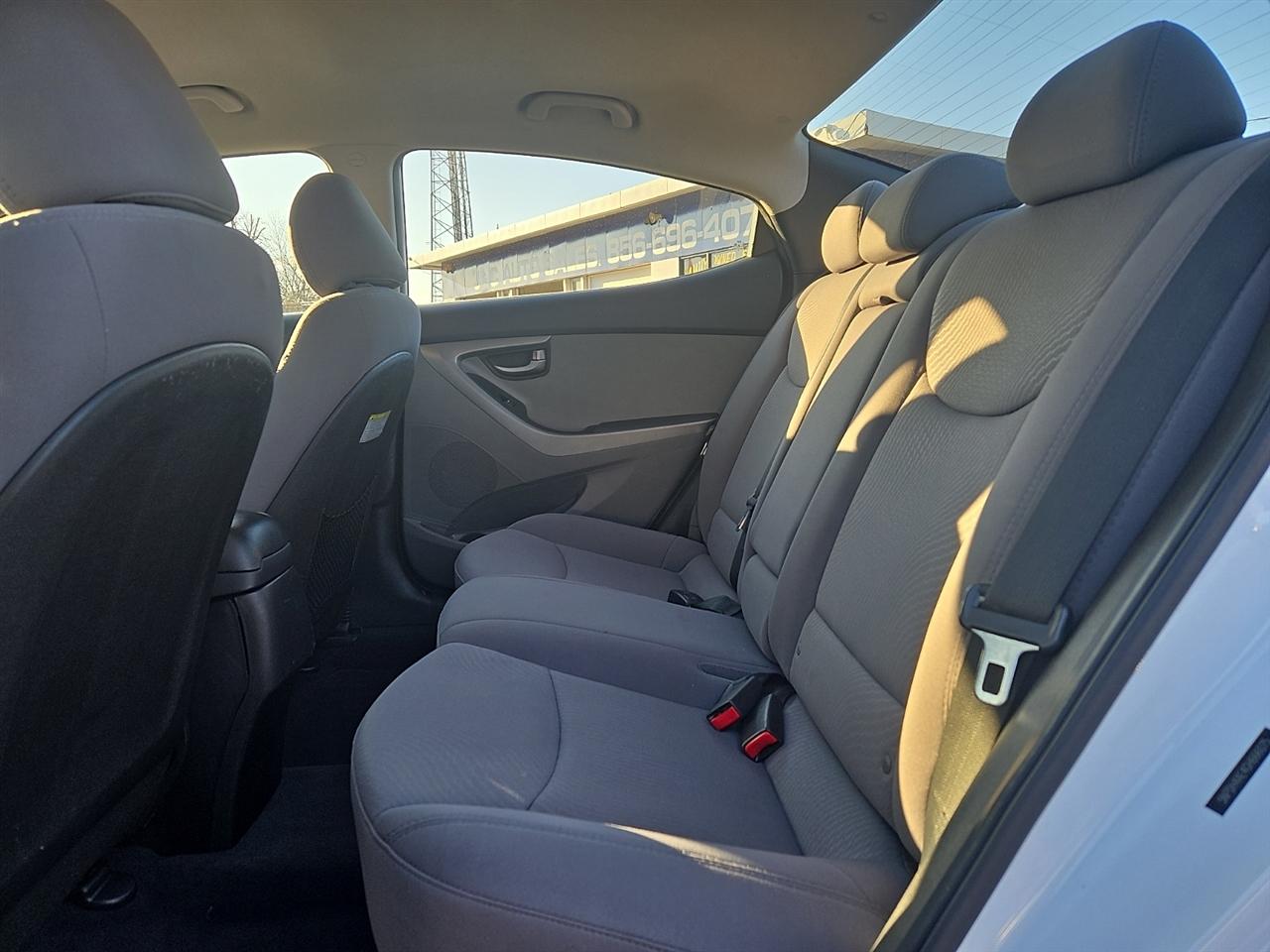 Hyundai Elantra SE 6AT 2016