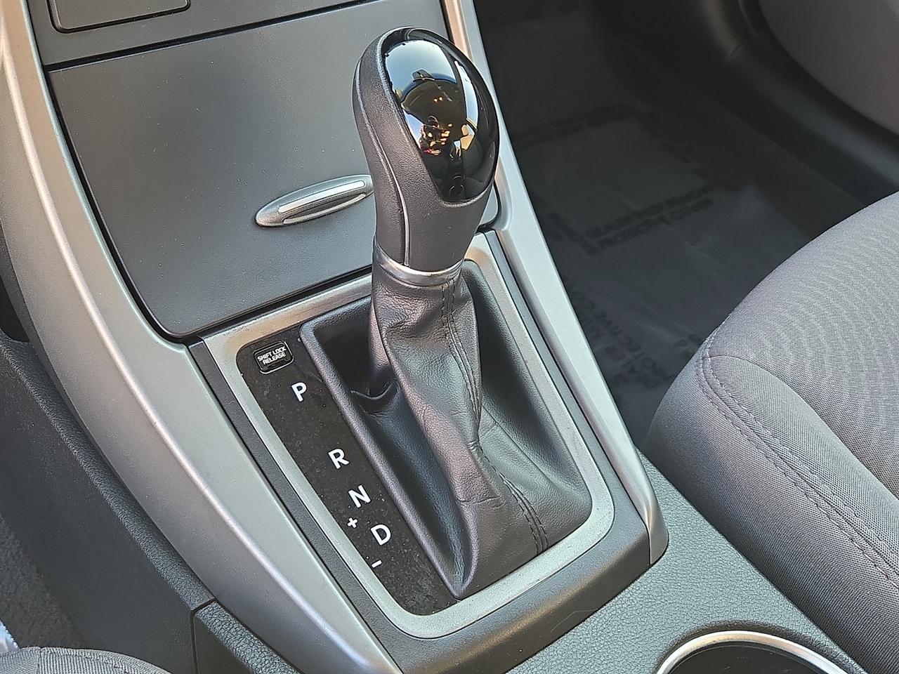 Hyundai Elantra SE 6AT 2016