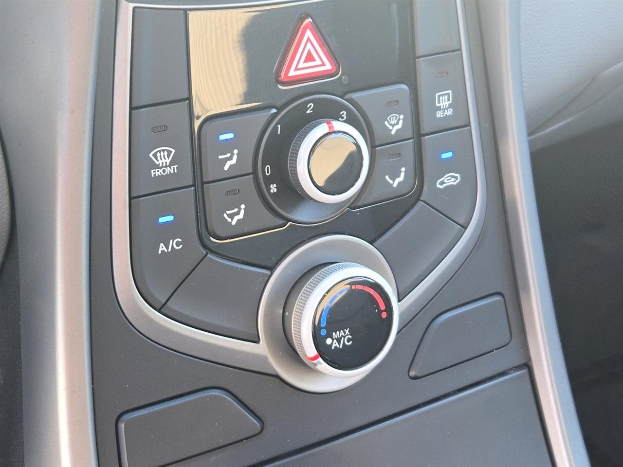 Hyundai Elantra SE 6AT 2016