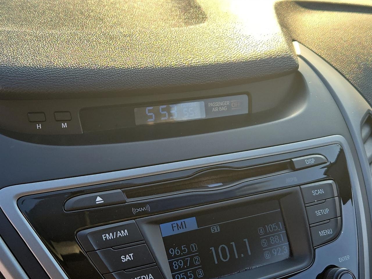 Hyundai Elantra SE 6AT 2016