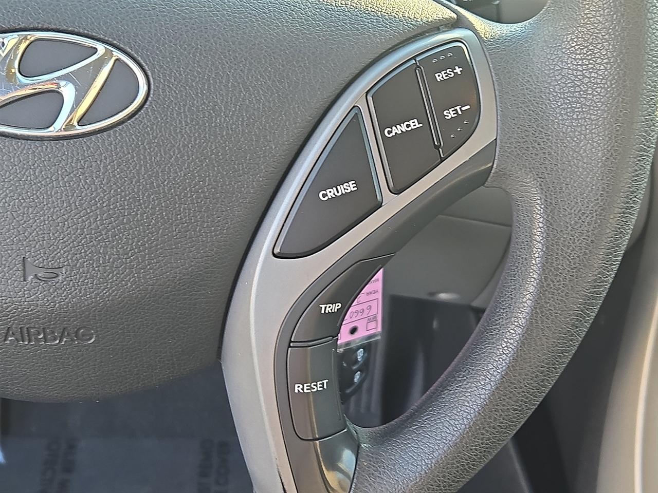 Hyundai Elantra SE 6AT 2016