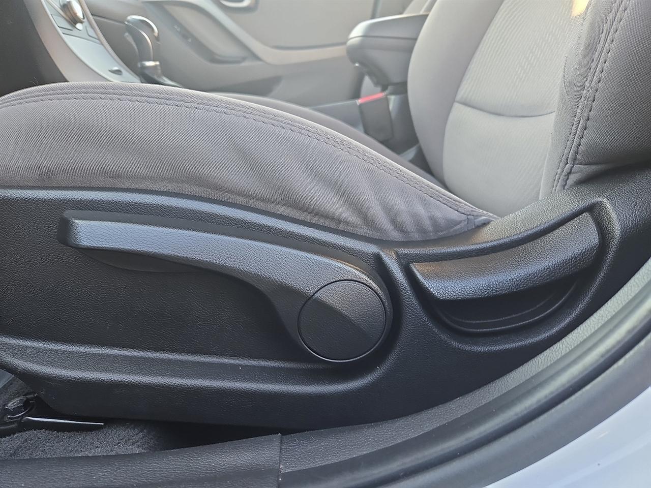 Hyundai Elantra SE 6AT 2016