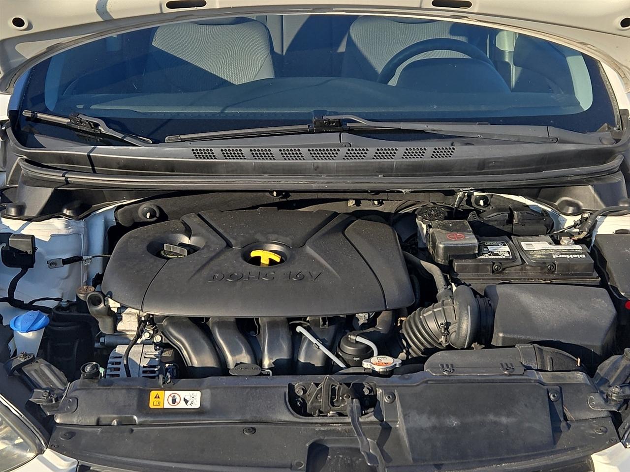 Hyundai Elantra SE 6AT 2016