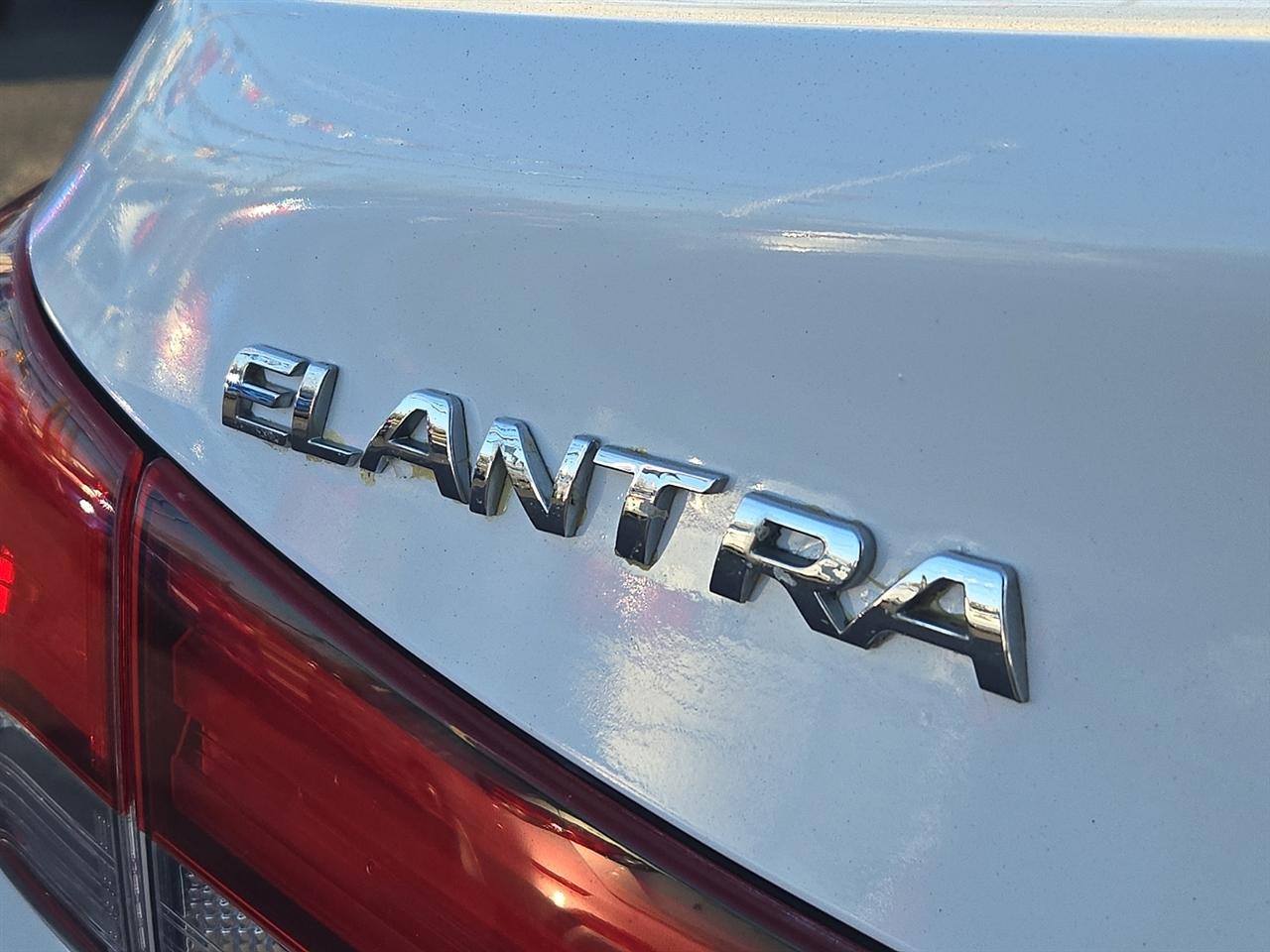 Hyundai Elantra SE 6AT 2016
