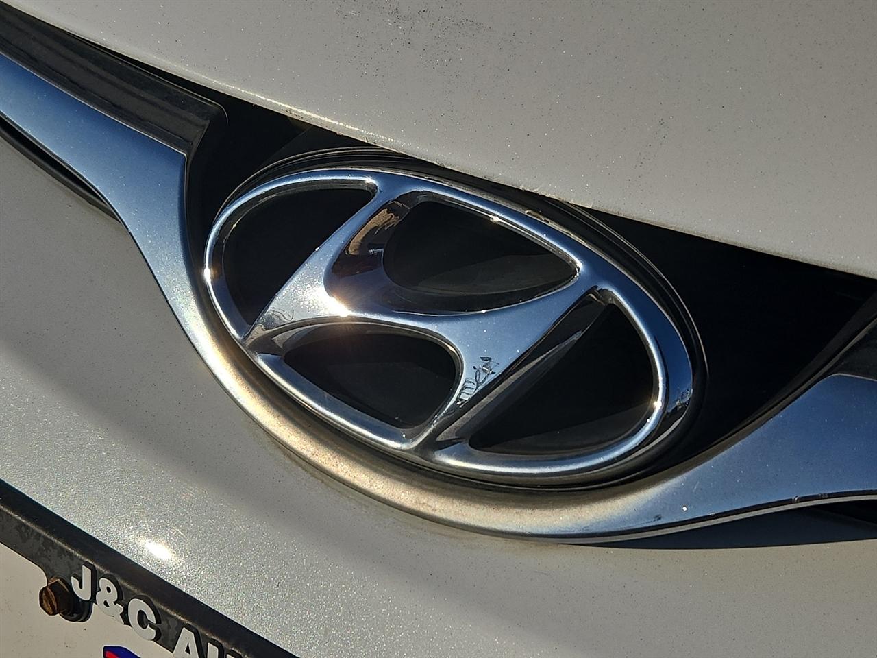 Hyundai Elantra SE 6AT 2016