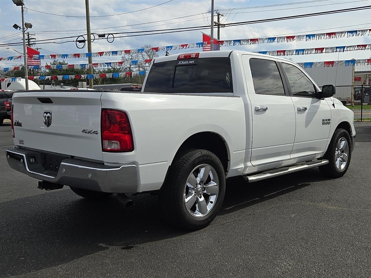 RAM 1500 SLT Crew Cab SWB 4WD 2014