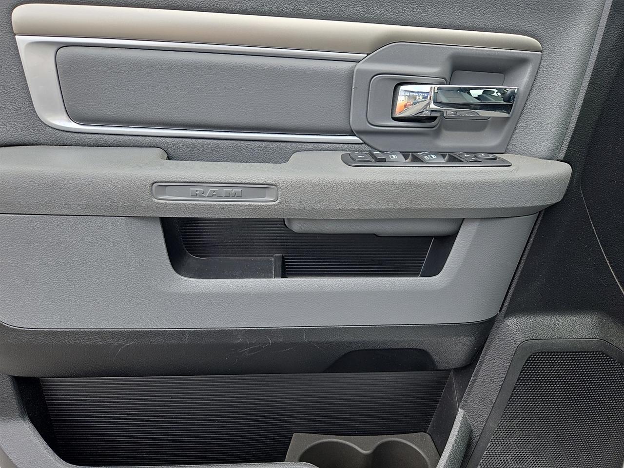 RAM 1500 SLT Crew Cab SWB 4WD 2014