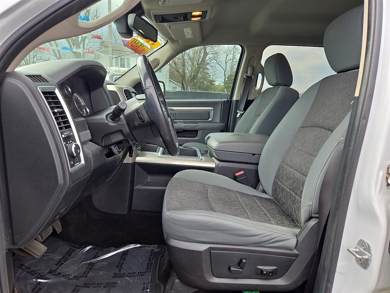 RAM 1500 SLT Crew Cab SWB 4WD 2014