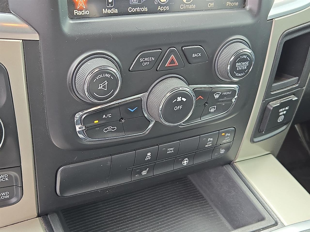 RAM 1500 SLT Crew Cab SWB 4WD 2014