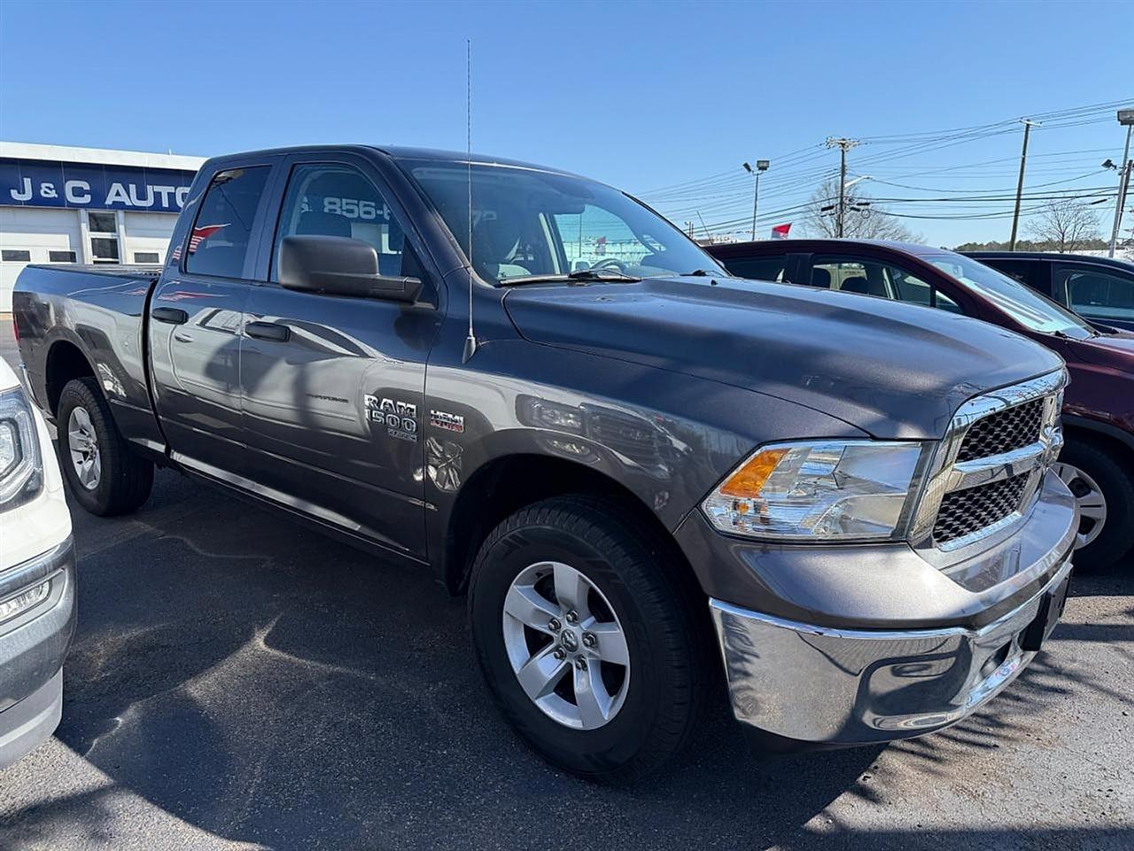 RAM 1500 Classic Tradesman Quad Cab 4WD 2020