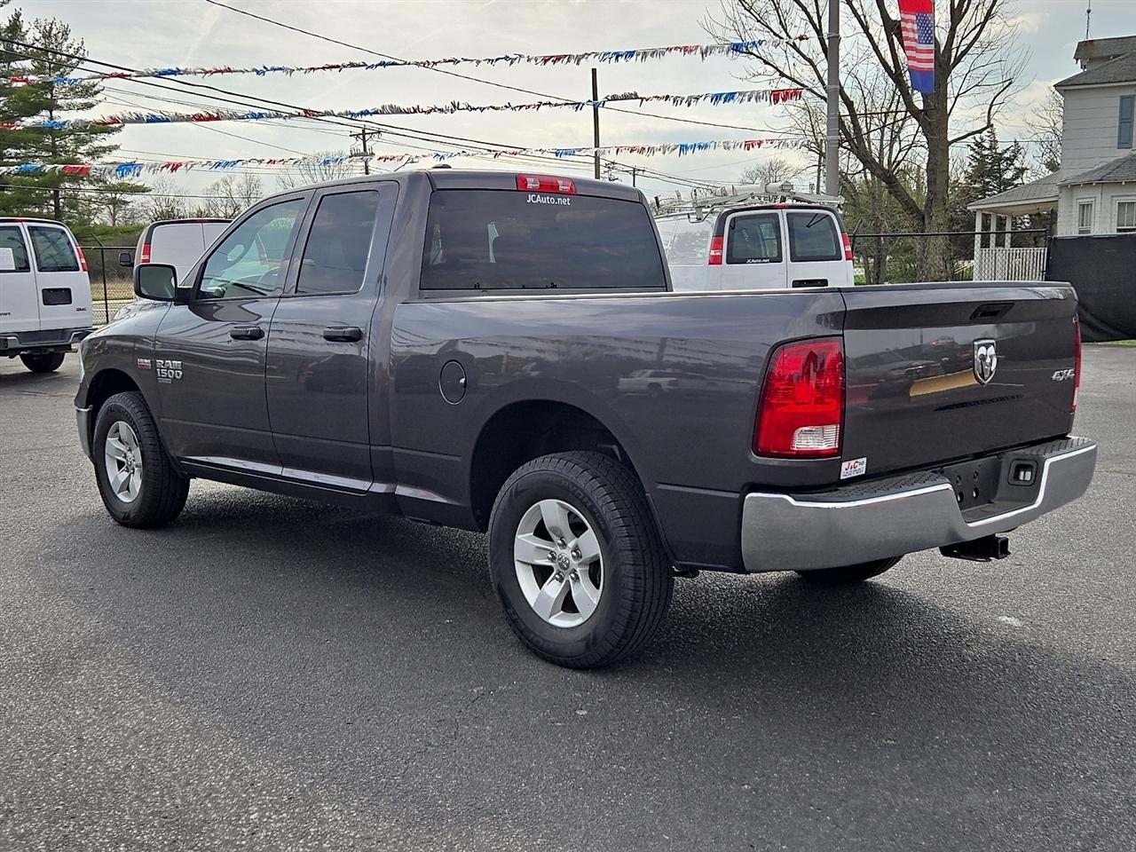 RAM 1500 Classic Tradesman Quad Cab 4WD 2020