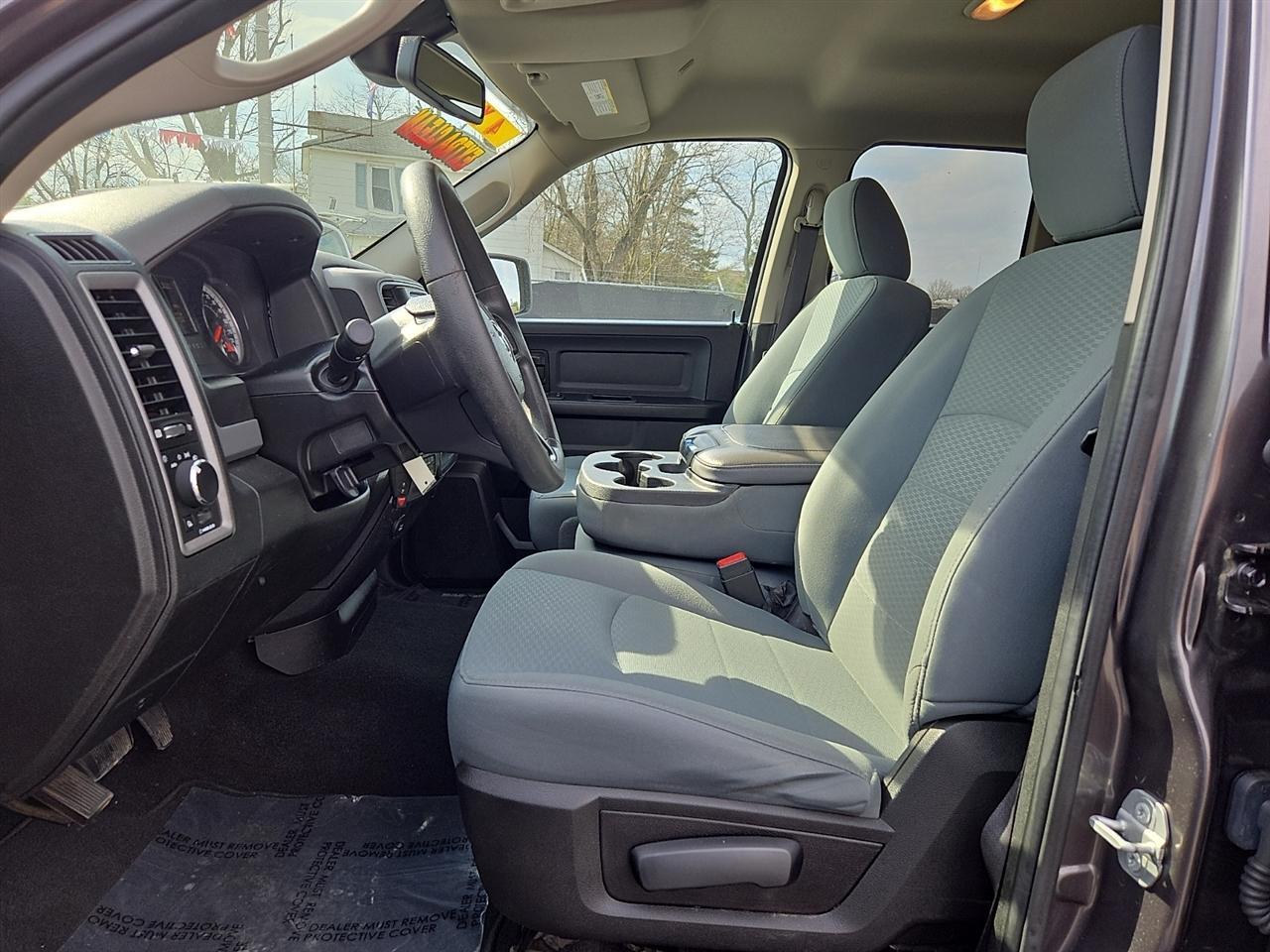 RAM 1500 Classic Tradesman Quad Cab 4WD 2020