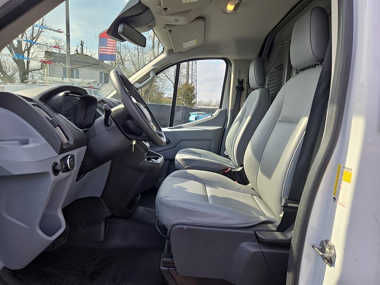 Ford Transit 250 Van Low Roof 60/40 Pass.130-in. WB 2019