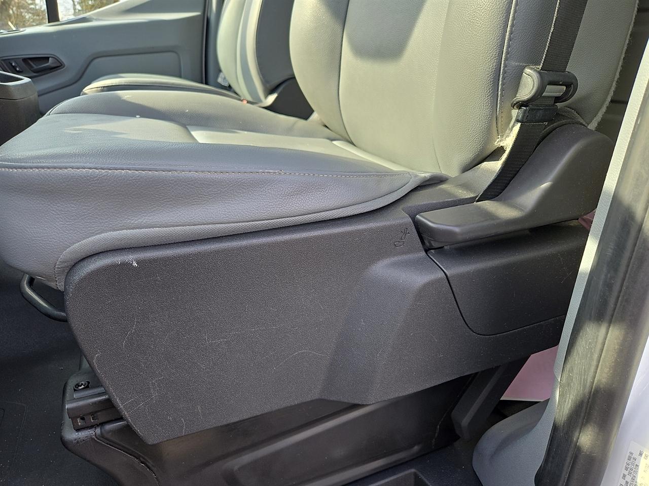 Ford Transit 250 Van Low Roof 60/40 Pass.130-in. WB 2019