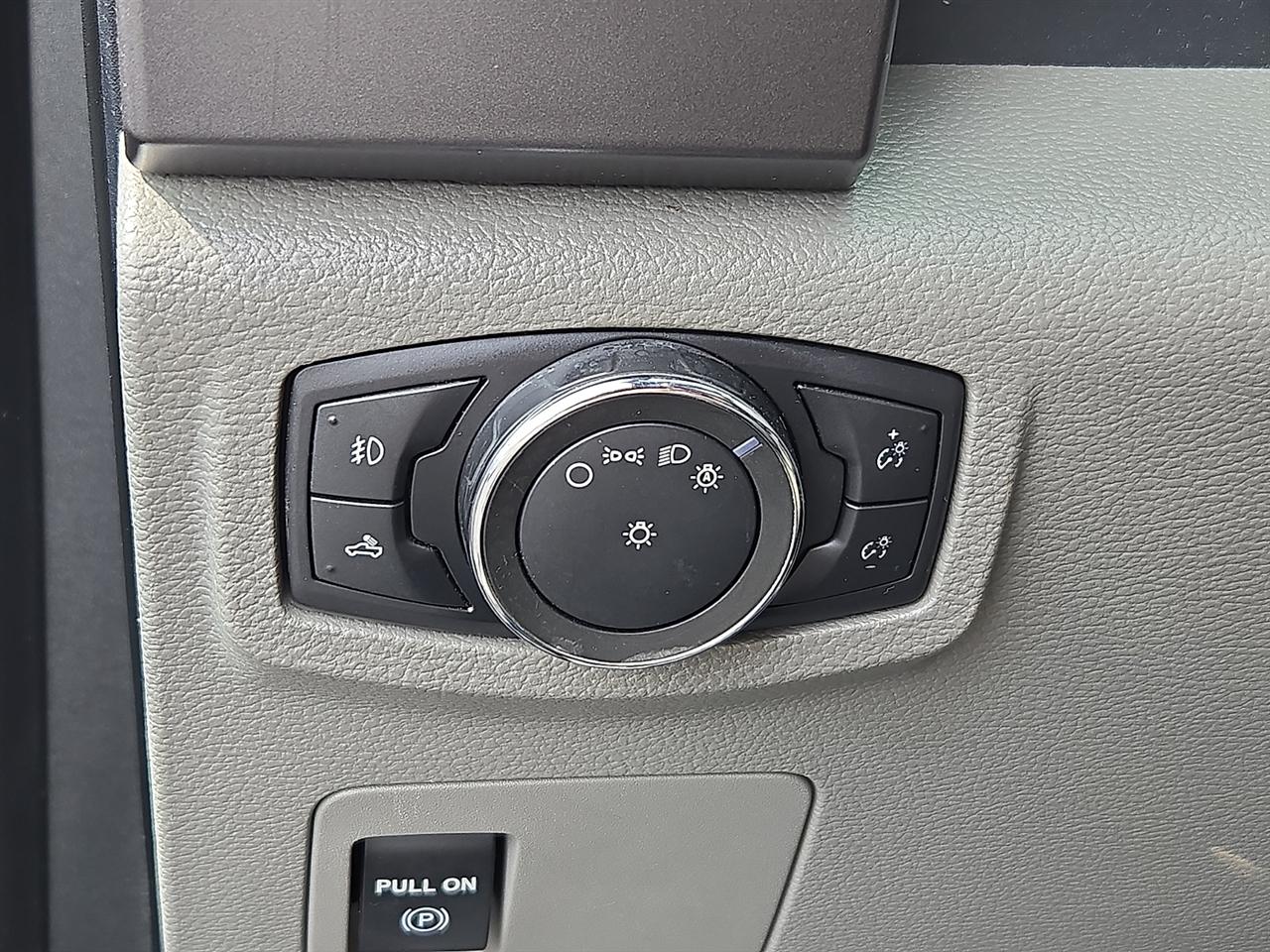 Ford F-150 Lariat SuperCab 6.5-ft. Bed 4WD 2015