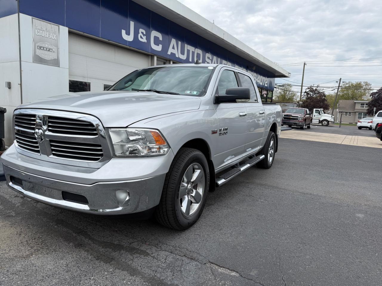 2015 RAM 1500 SLT Crew Cab SWB 4WD
