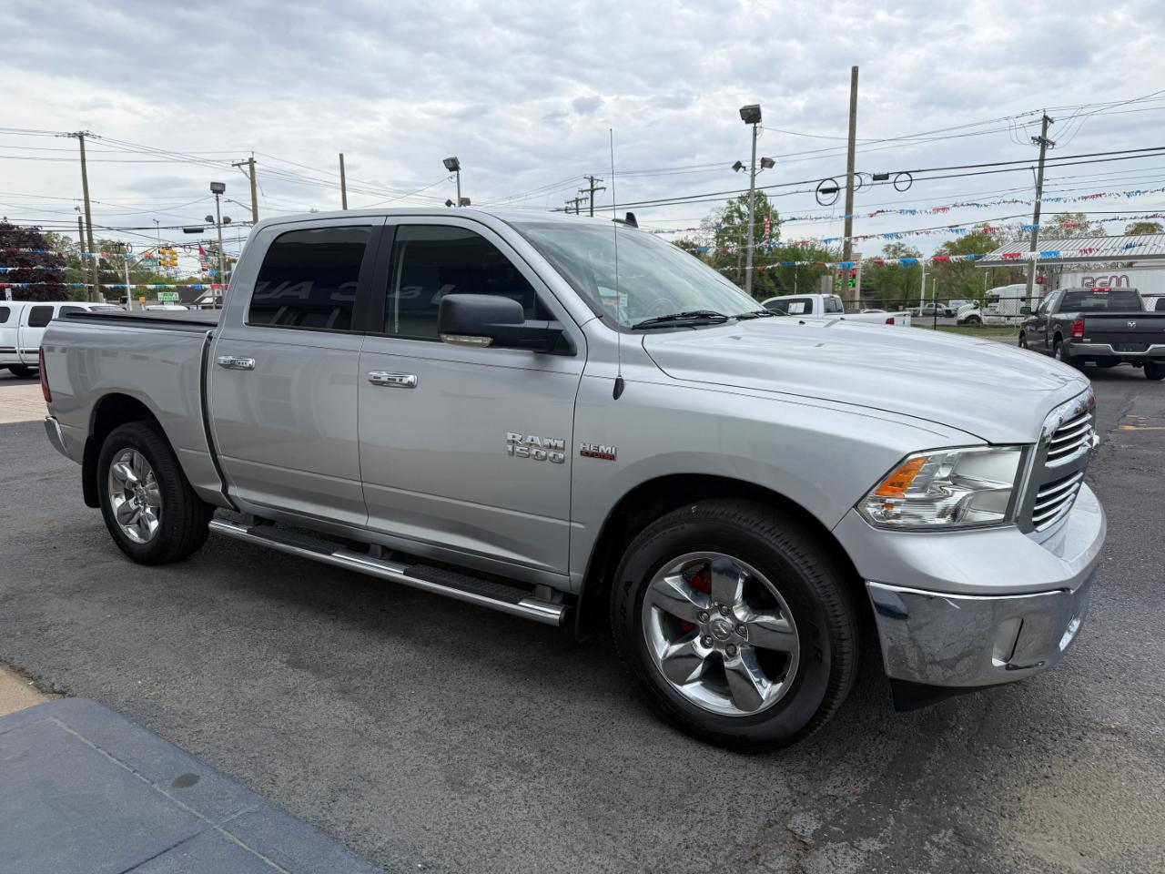 RAM 1500 SLT Crew Cab SWB 4WD 2015