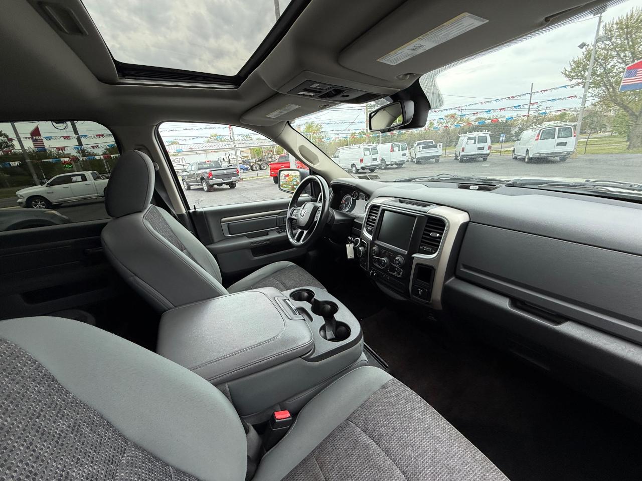 RAM 1500 SLT Crew Cab SWB 4WD 2015