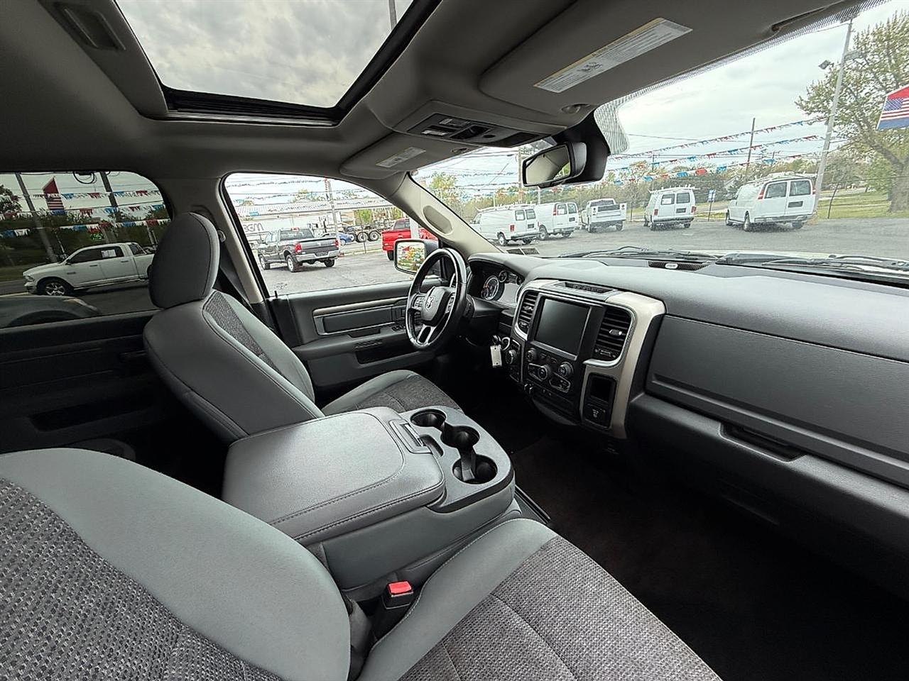 RAM 1500 SLT Crew Cab SWB 4WD 2015