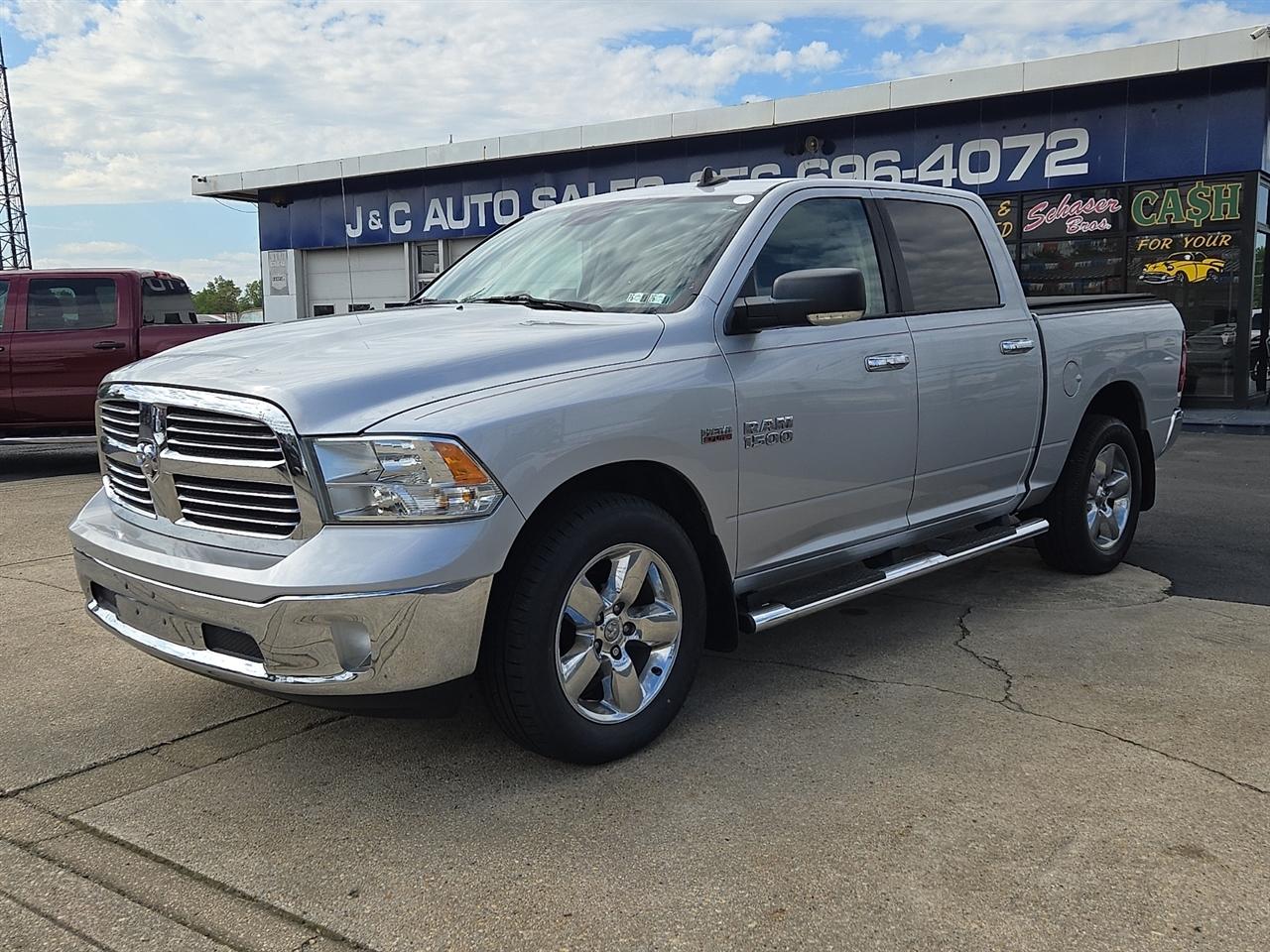 RAM 1500 SLT Crew Cab SWB 4WD 2015