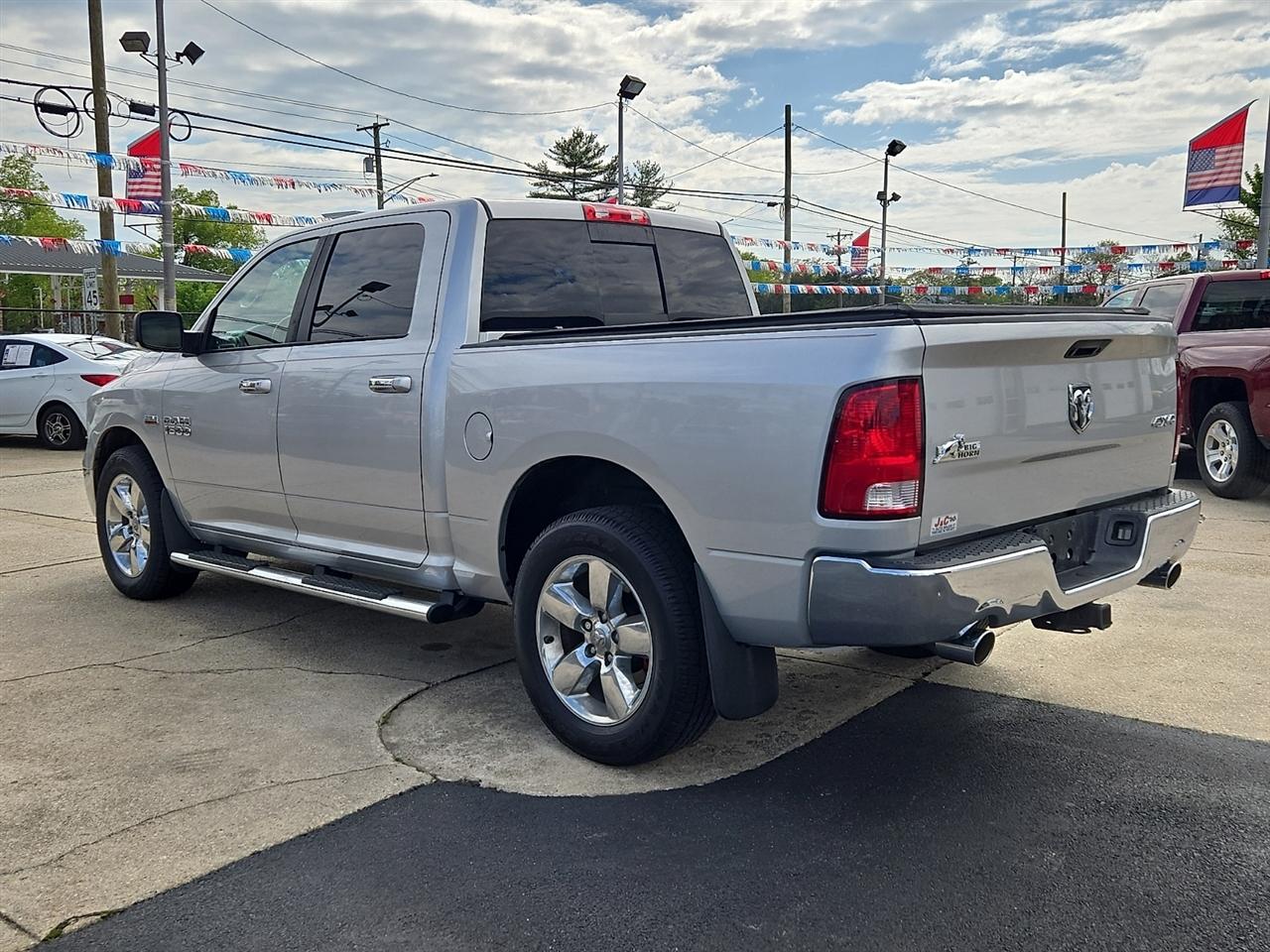 RAM 1500 SLT Crew Cab SWB 4WD 2015