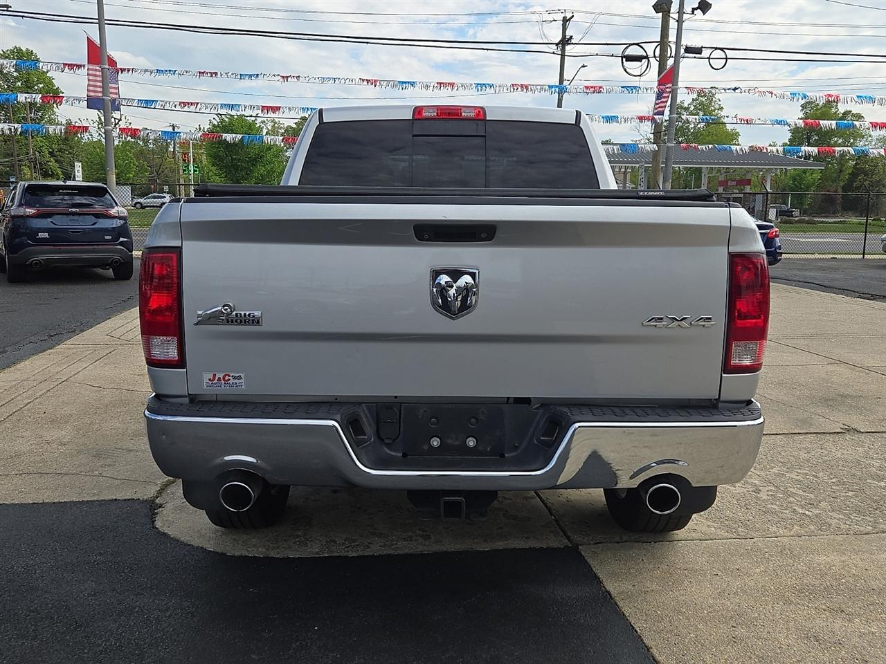 RAM 1500 SLT Crew Cab SWB 4WD 2015