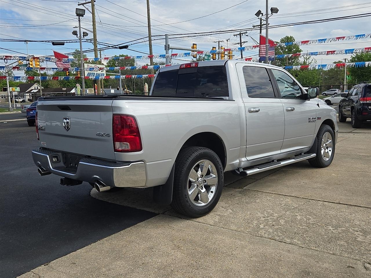 RAM 1500 SLT Crew Cab SWB 4WD 2015