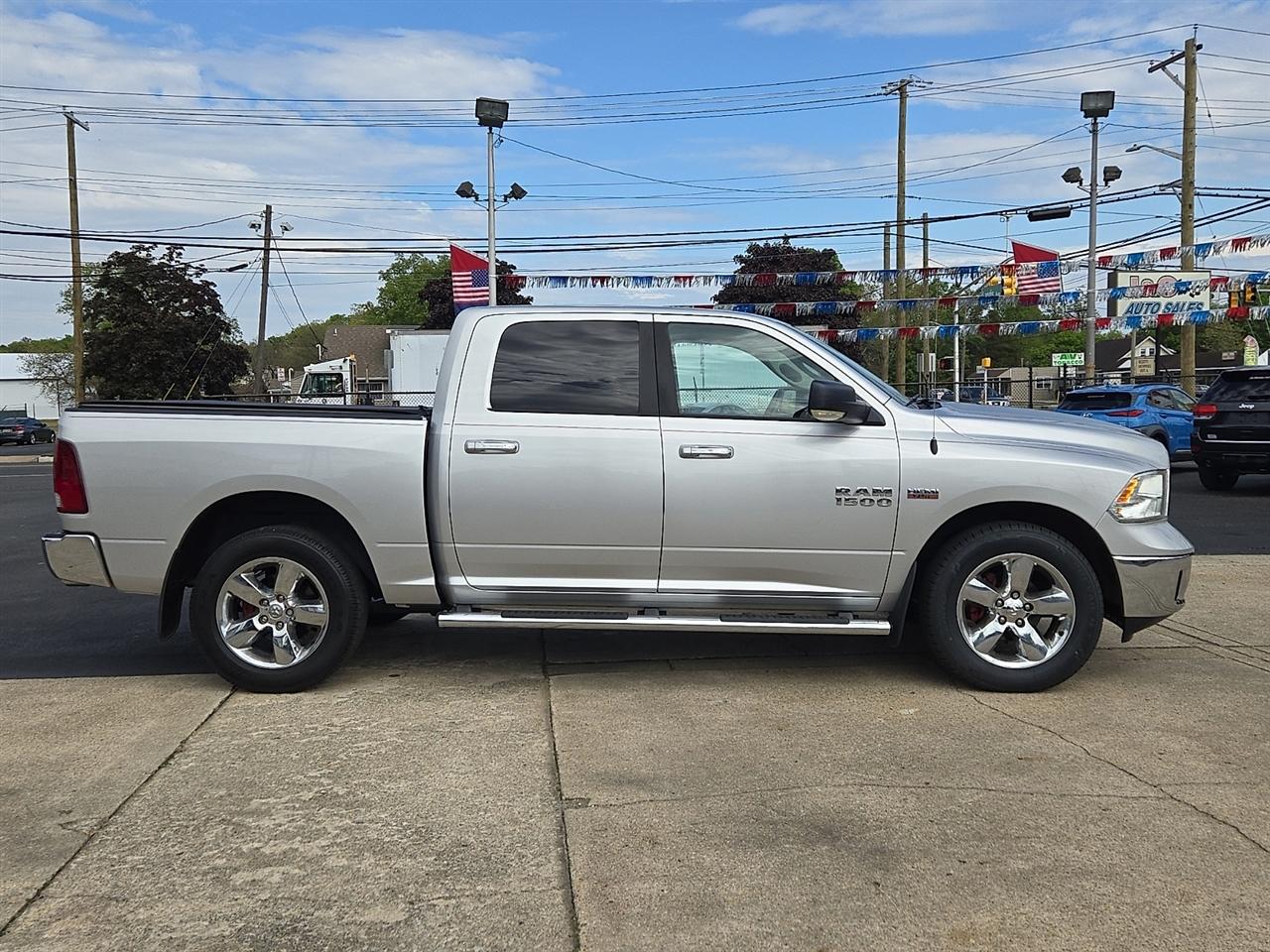 RAM 1500 SLT Crew Cab SWB 4WD 2015