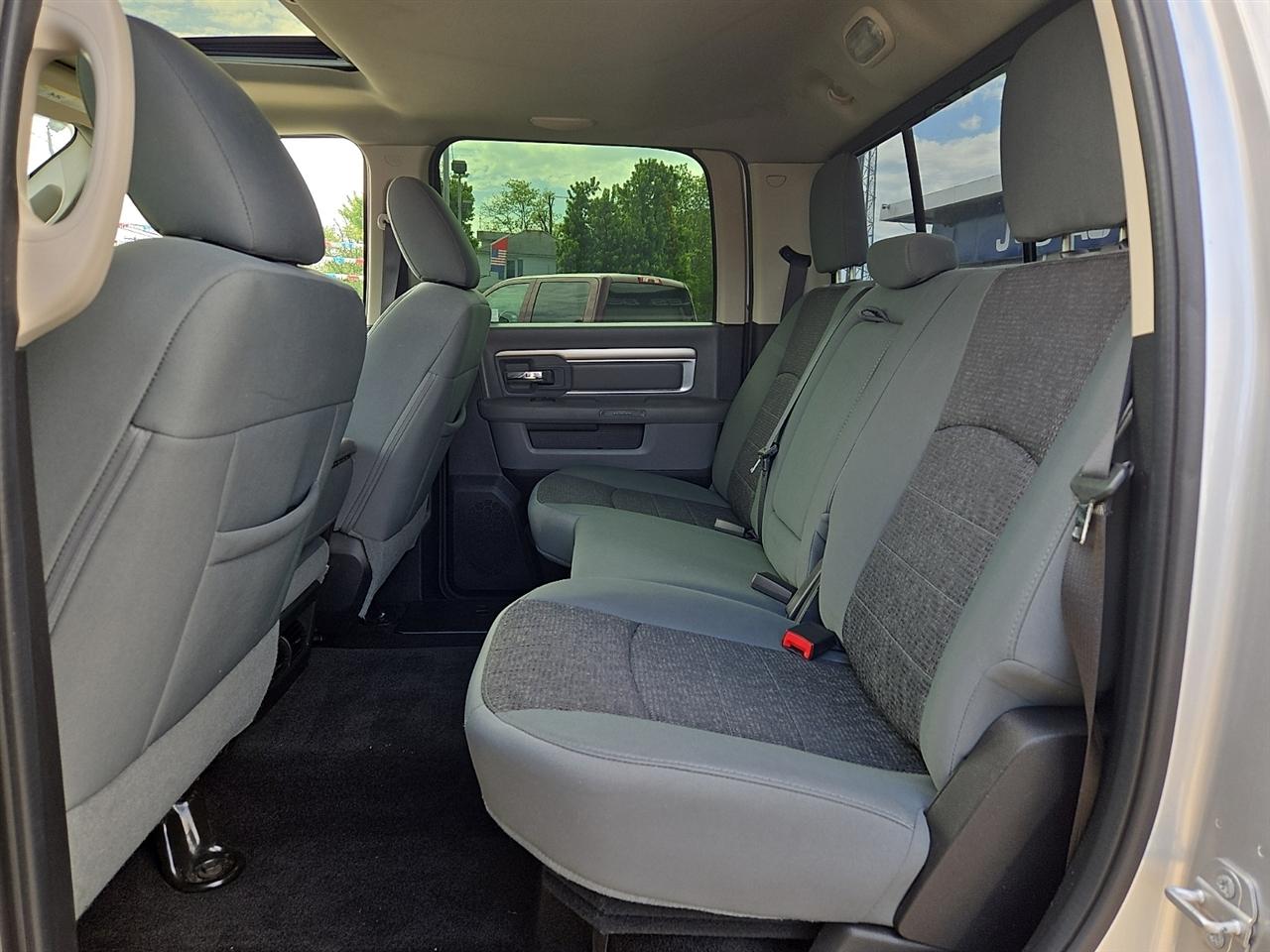 RAM 1500 SLT Crew Cab SWB 4WD 2015