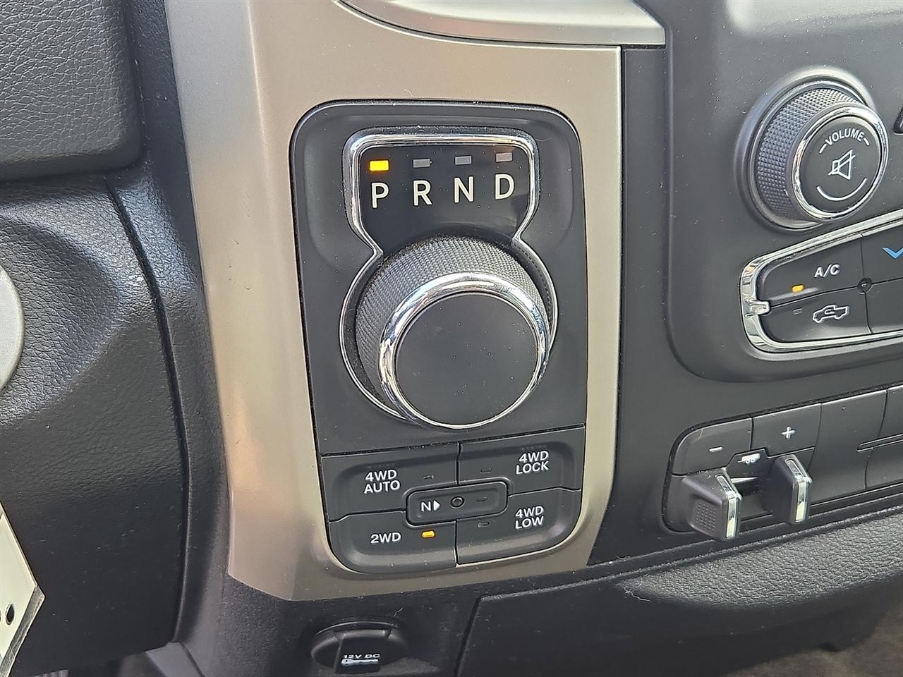 RAM 1500 SLT Crew Cab SWB 4WD 2015