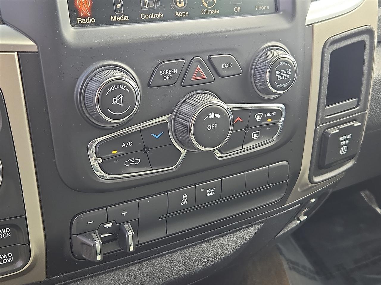 RAM 1500 SLT Crew Cab SWB 4WD 2015