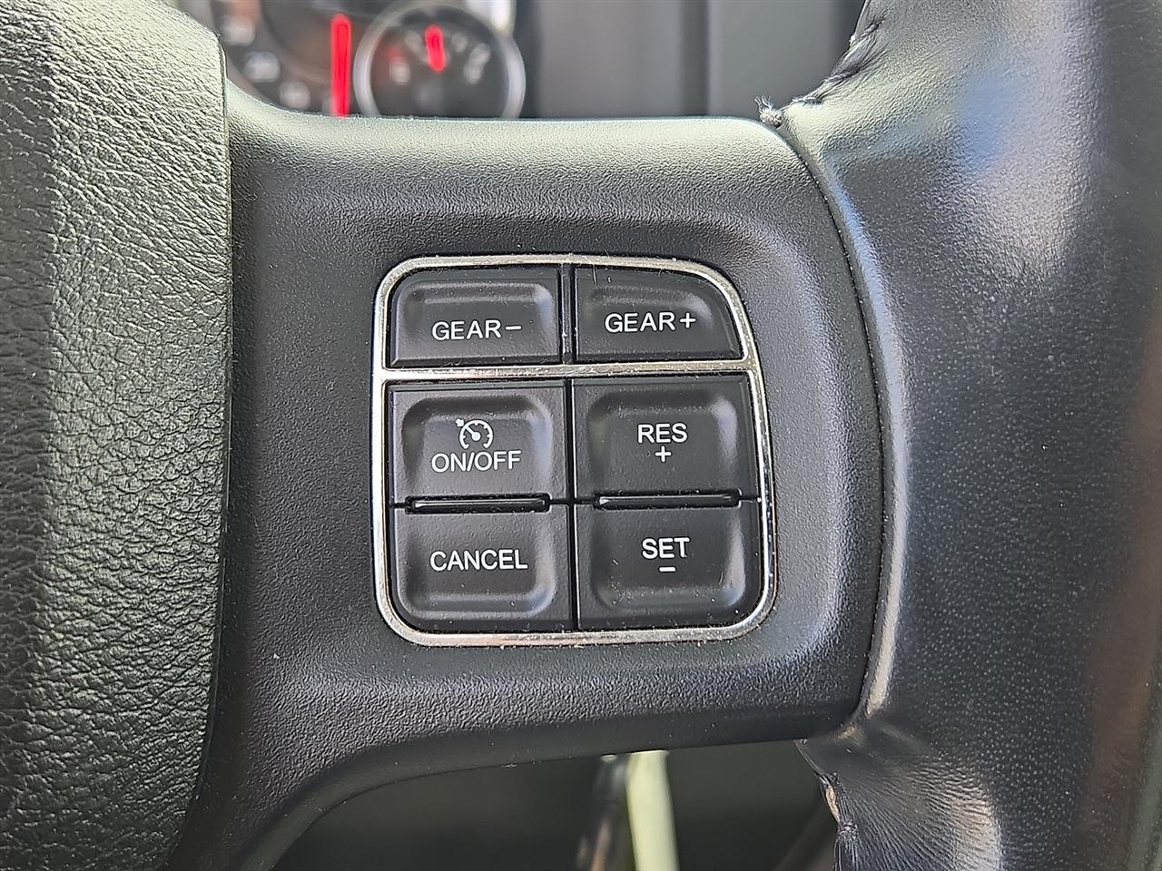 RAM 1500 SLT Crew Cab SWB 4WD 2015