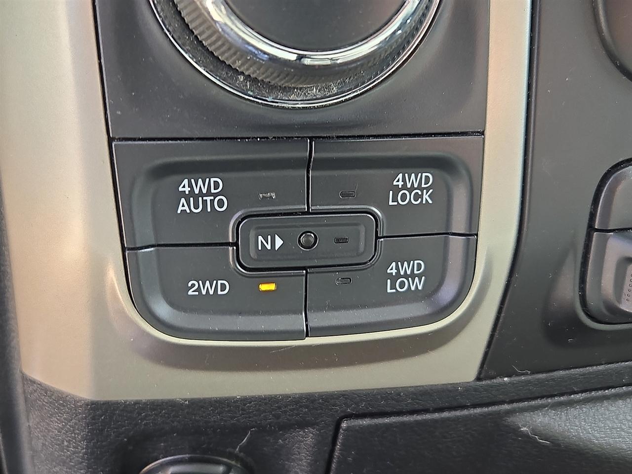 RAM 1500 SLT Crew Cab SWB 4WD 2015