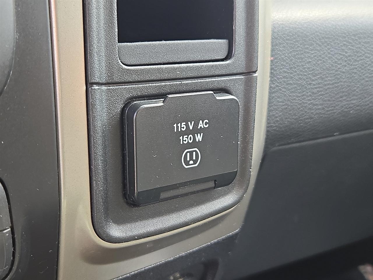 RAM 1500 SLT Crew Cab SWB 4WD 2015