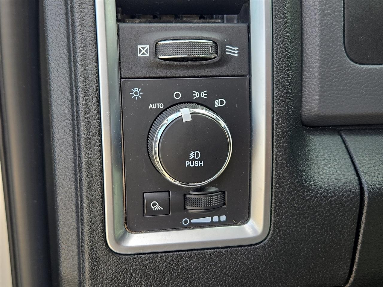 RAM 1500 SLT Crew Cab SWB 4WD 2015