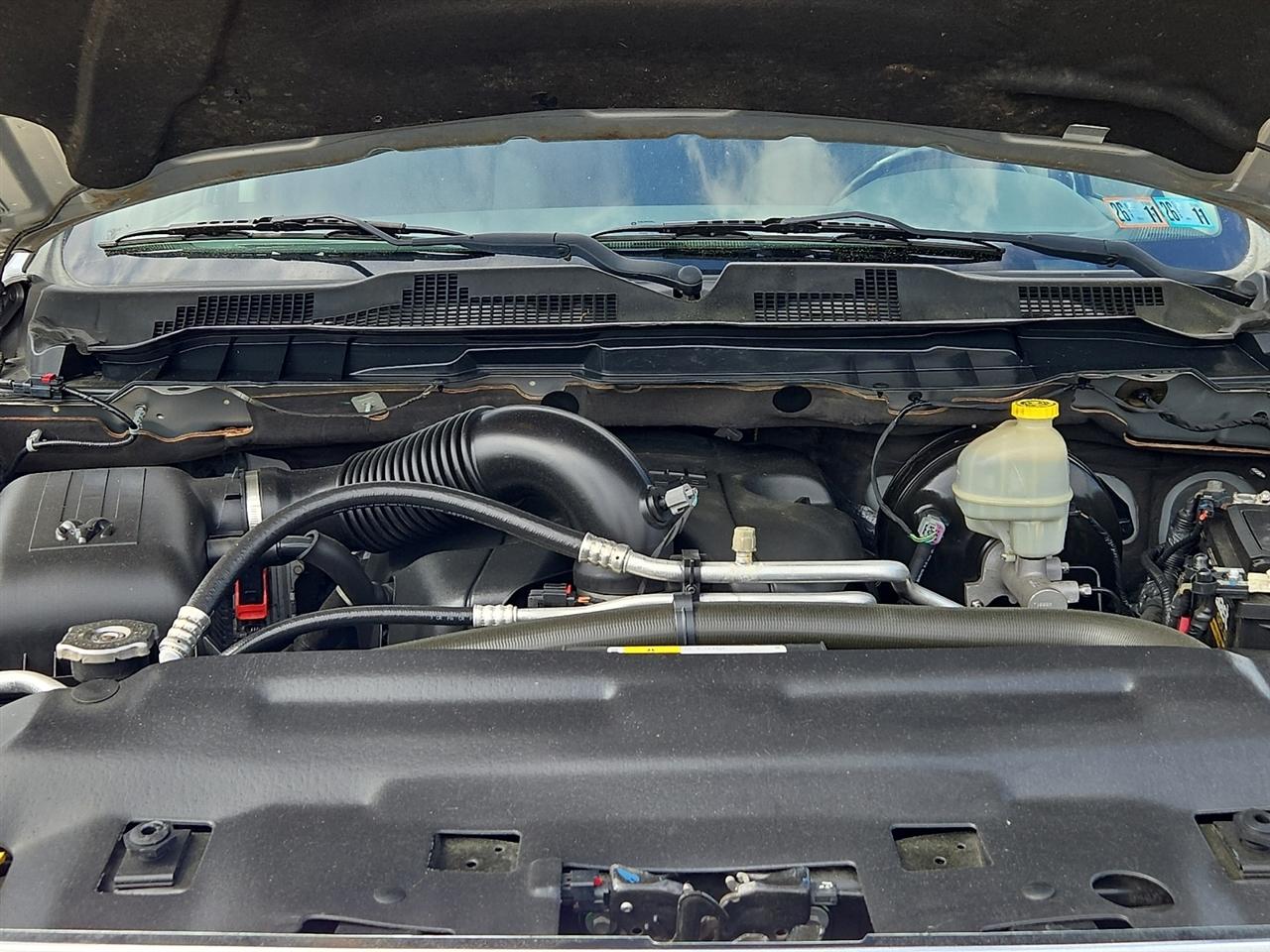 RAM 1500 SLT Crew Cab SWB 4WD 2015