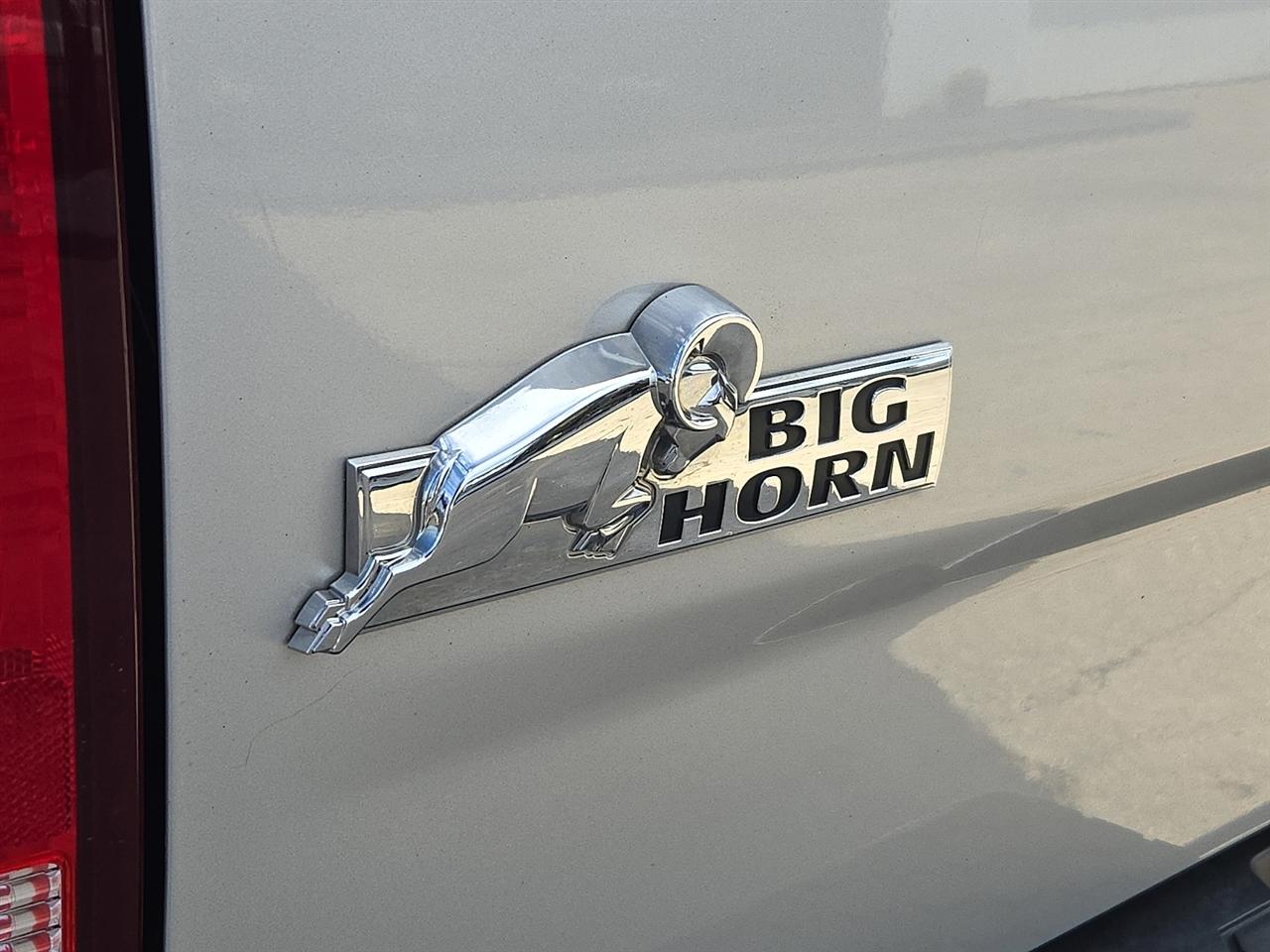 RAM 1500 SLT Crew Cab SWB 4WD 2015