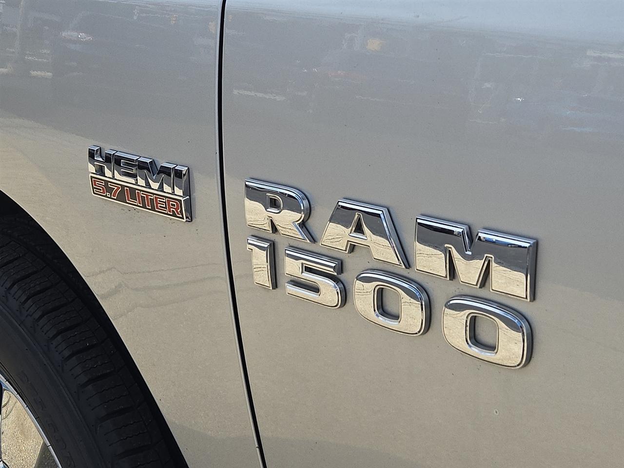 RAM 1500 SLT Crew Cab SWB 4WD 2015