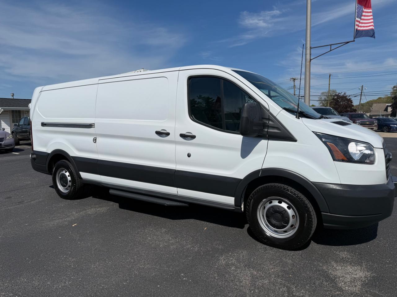 Ford Transit 150 Van Low Roof w/Sliding Pass. 148-in. WB 2017