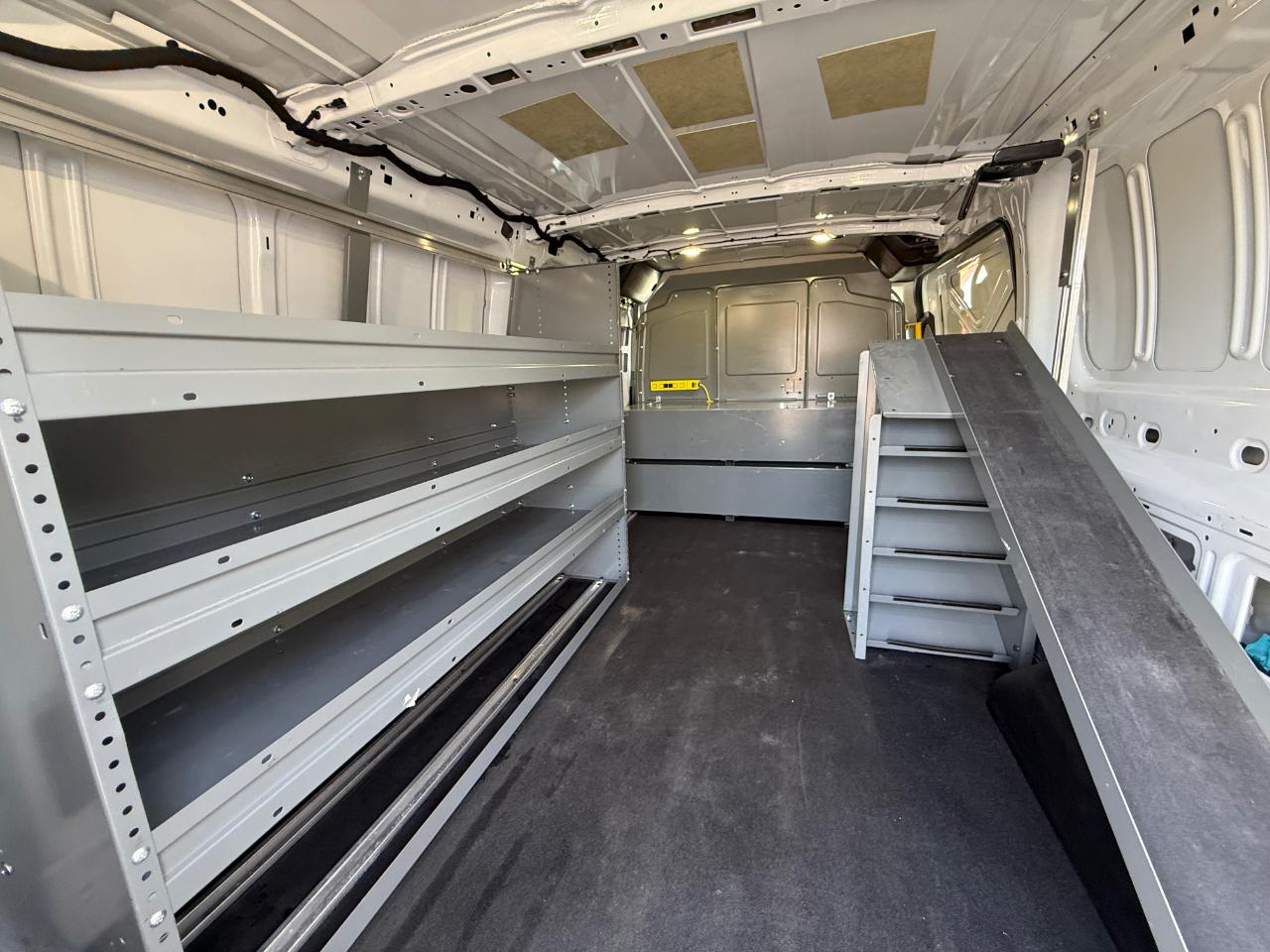 Ford Transit 150 Van Low Roof w/Sliding Pass. 148-in. WB 2017