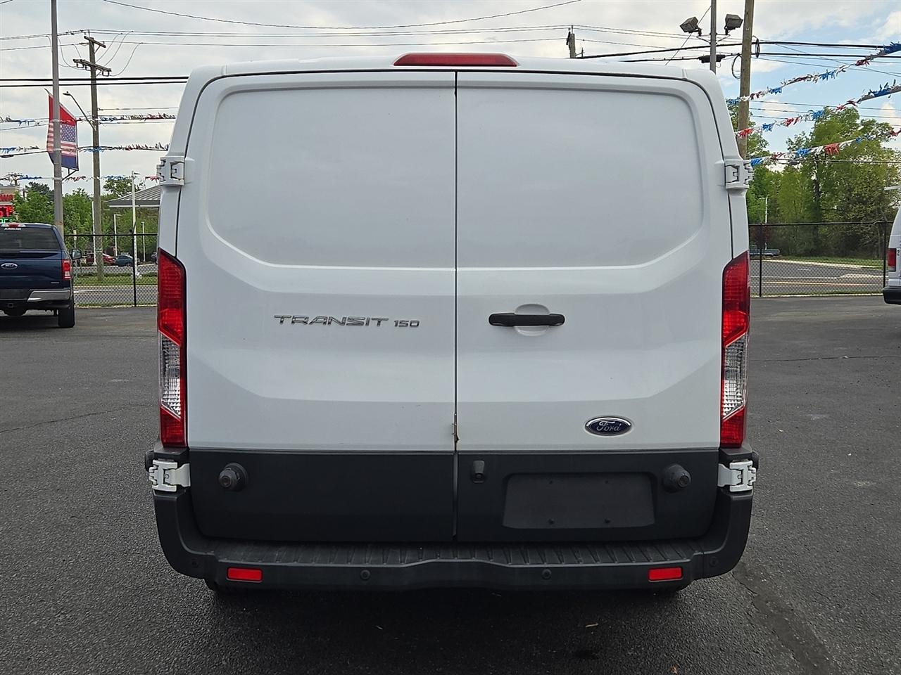 Ford Transit 150 Van Low Roof w/Sliding Pass. 148-in. WB 2017